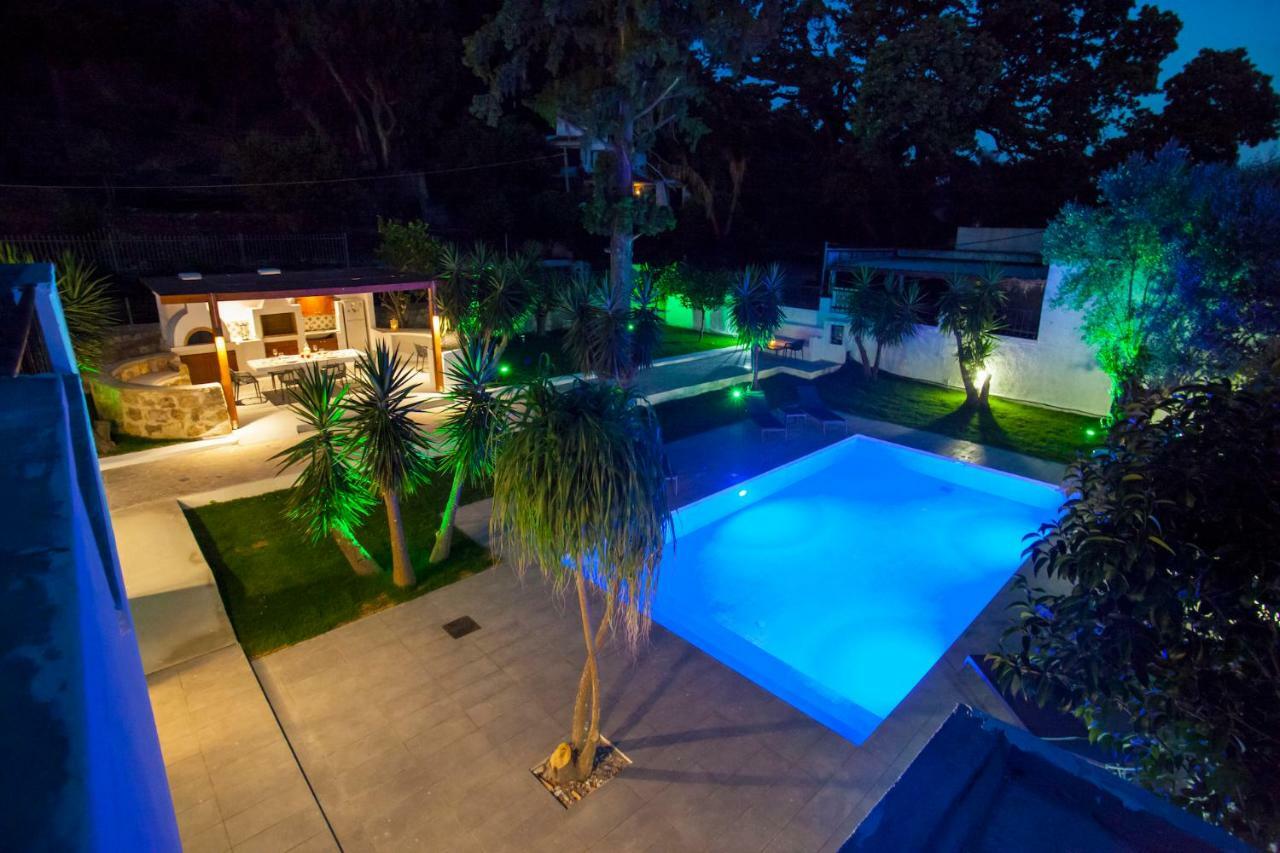 Bella Foresta Villa II Ixia  Luaran gambar